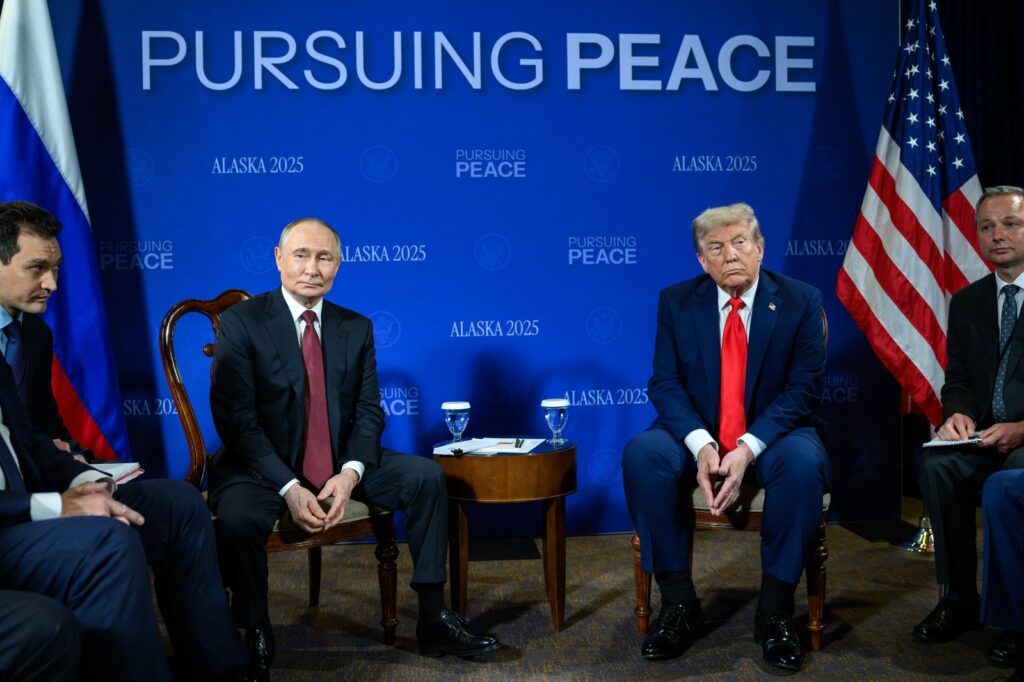 Trump humb durimin  Shtëpia e Bardhë lajmëron konferencë për shtyp pas sulmeve ruse në Kiev me 19 viktima