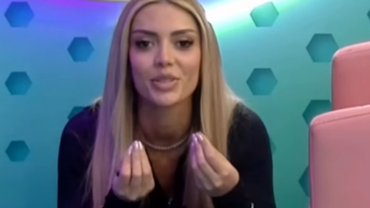 une-te-kam-thene-vellai-i-madh-brikena-per-mateon-ai-me-shume-preferon-te-qendroje-me-selin-duke-bere