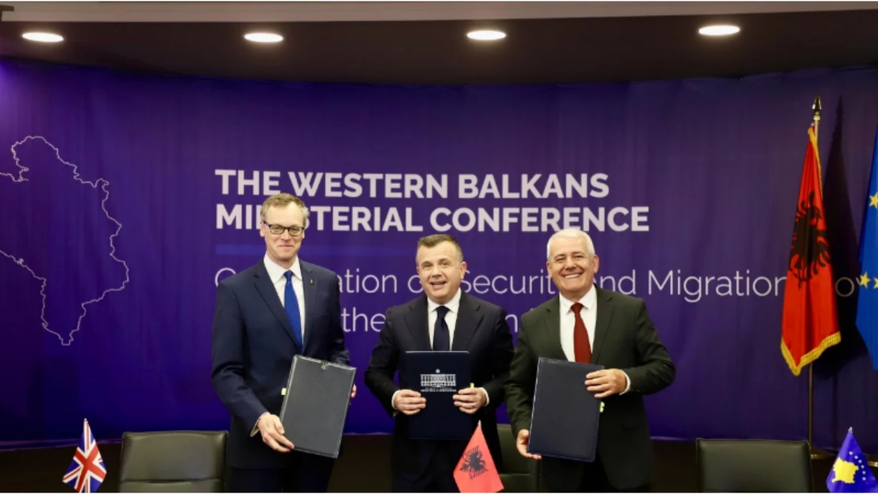 Emigraciani i paligjshëm Shqipëria  Britania e Madhe dhe Kosova nënshkruajnë deklaratë të përbashkët bashkëpunimi