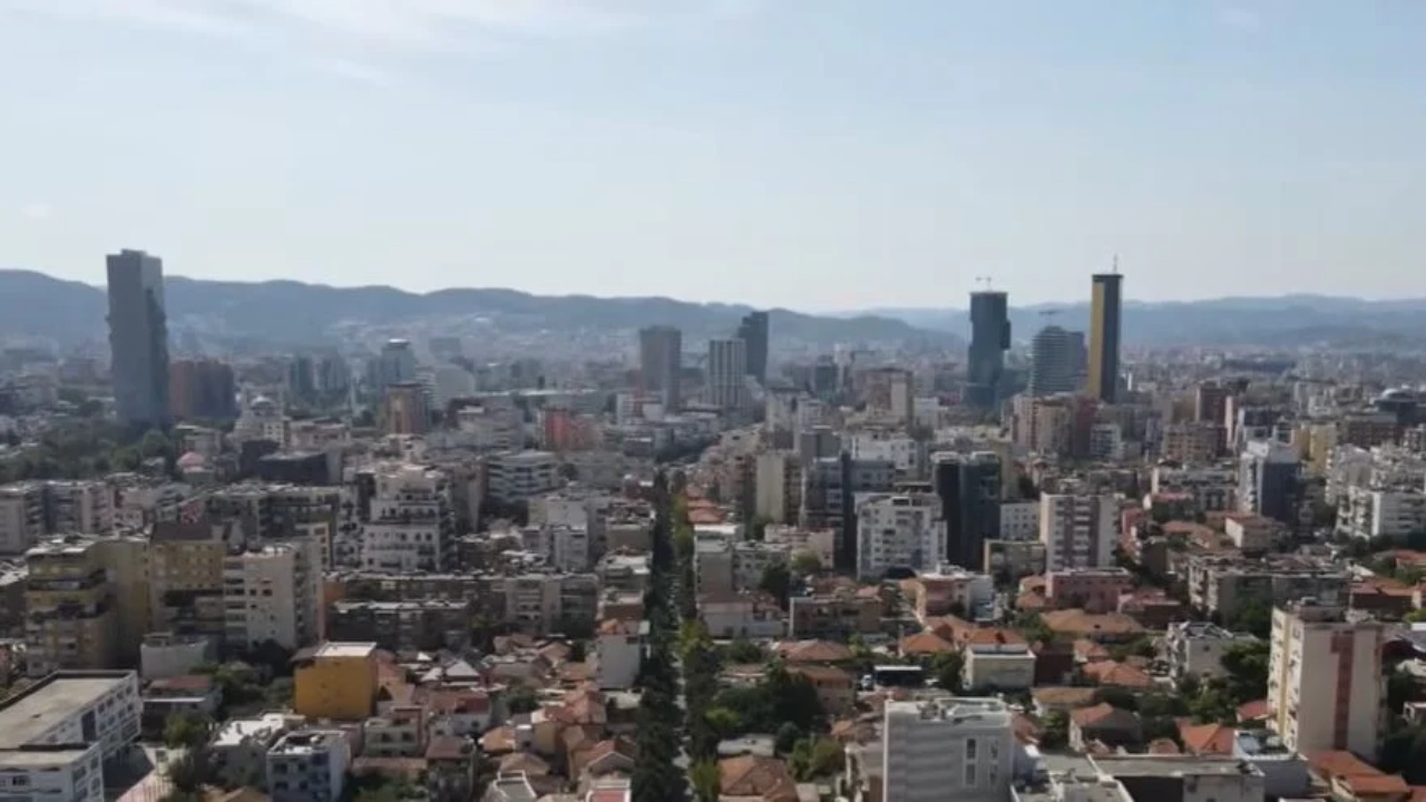 kur-zyrtarizohet-euroja-ne-shqiperi-plani-pas-anetaresimit-zbardhen-kerkesat-per-banken-e-shqiperise