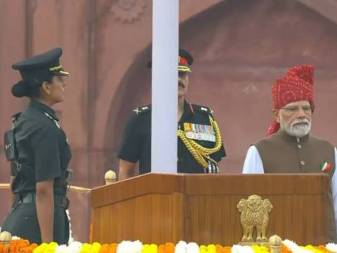 oficerja-qe-po-cmend-rrjetin-kush-eshte-kapitenia-sonia-singh-chauhan