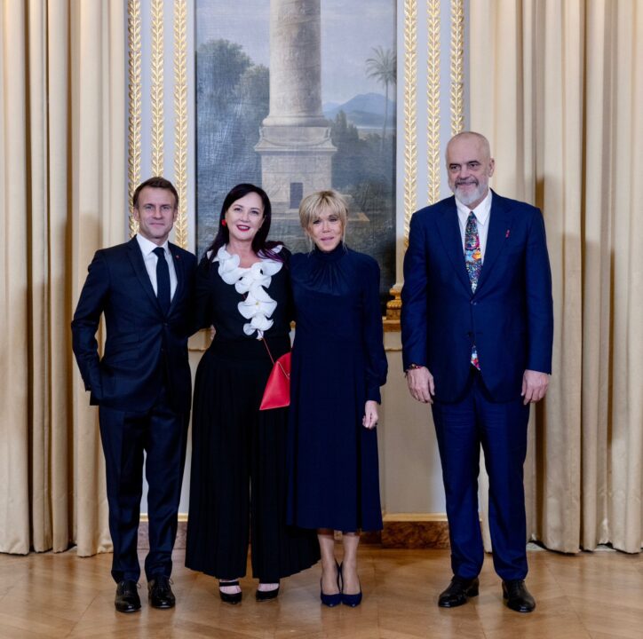 Dorë Për Dore Me Lindën/ Rama Ndan Fotot Nga Pritja Në Pallatin Elysee ...