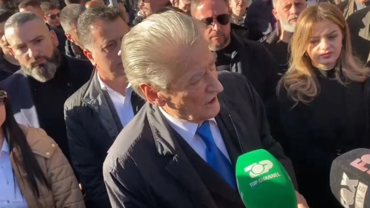 Si Ndiheni Në Protestën Tuaj Të Fundit Berisha I Kthehet Gazetares