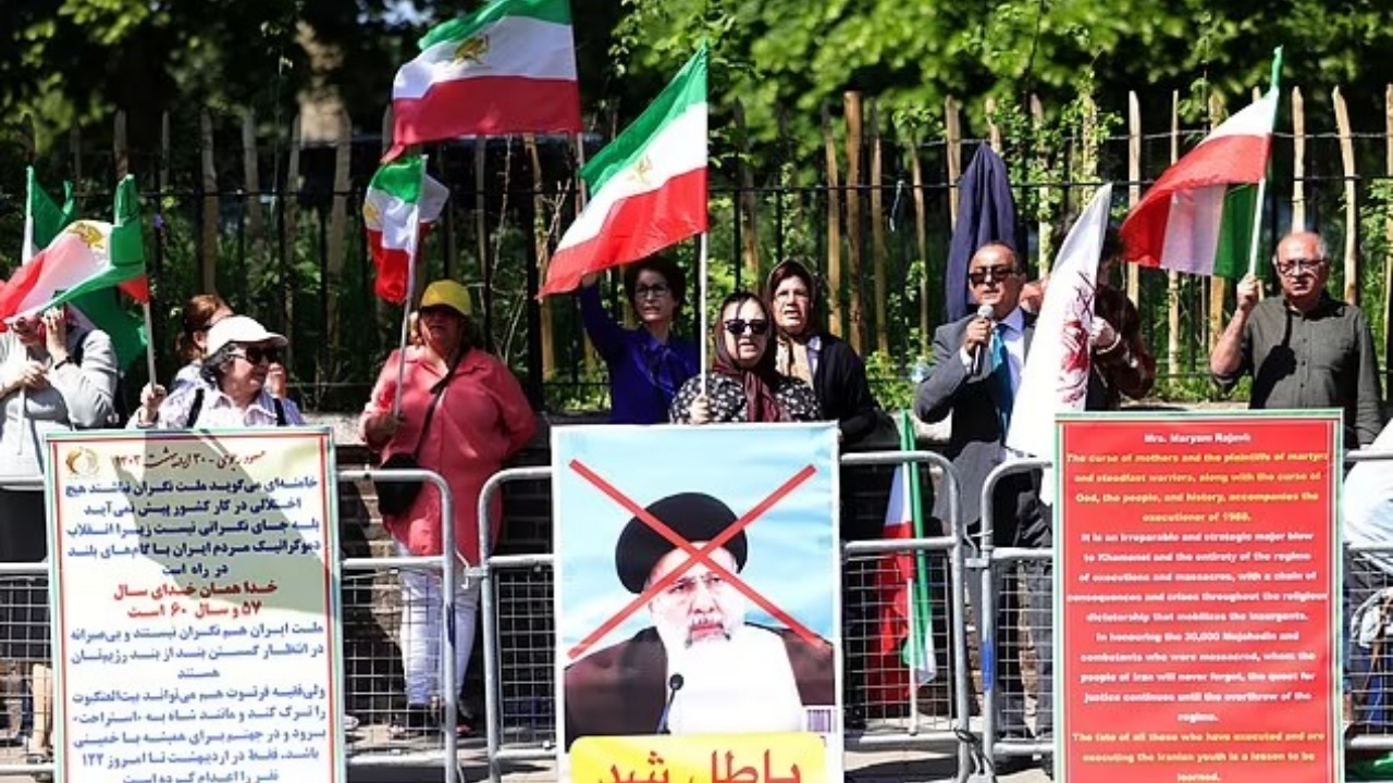 VIDEO  Iranianët në festë pas vdekjes së presidentit të tyre  nuk mungojnë fishekzjarrët dhe dollitë