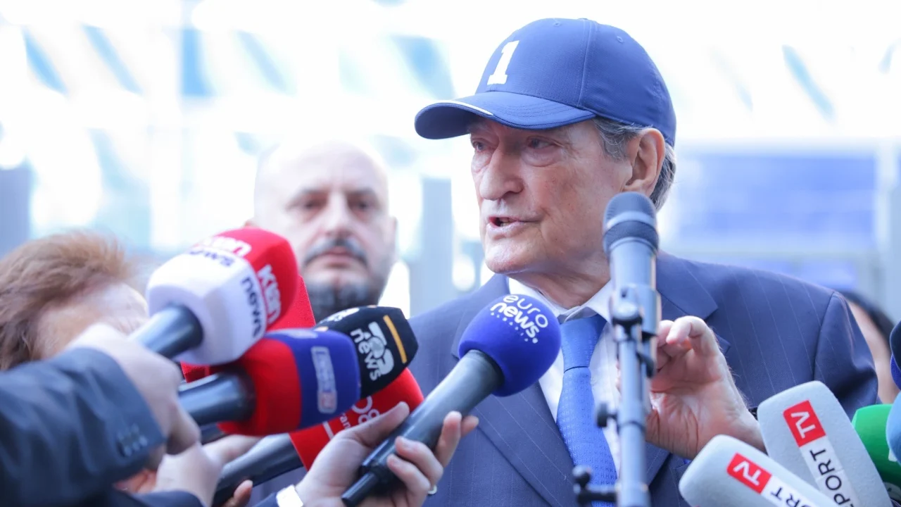  Kërkon që të shndërrojë kushtetutën në DumanKushtetutë  Kurrë    Berisha në SPAK  zbulon mesazhin që la në Prokurori  Shërbëtorit të Edi Ramës   