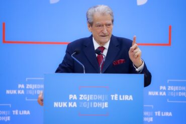 Nesër jepet VENDIMI nga Kushtetusja për Ballukun  Berisha sfidon Ramën  Hajde në debat publik dhe   