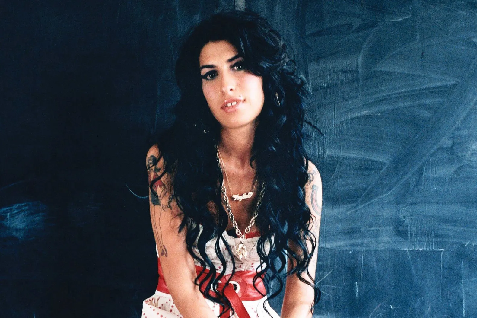 shitet-ne-ankand-letra-e-dashurise-e-se-ndjeres-amy-winehouse-per-bashkeshortin-ne-burg