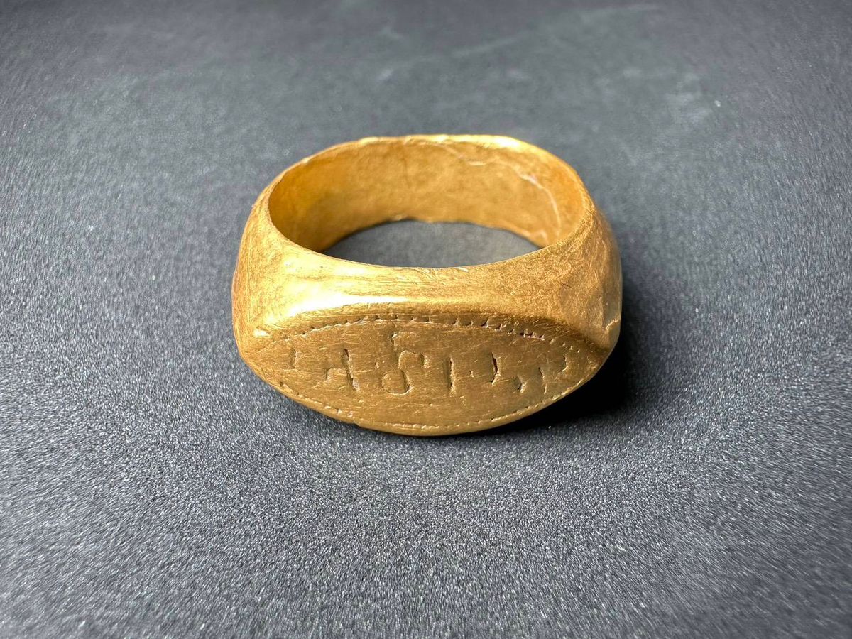 zbulohet-nje-thesar-2000-vjecar-nen-nje-fushe-orizi