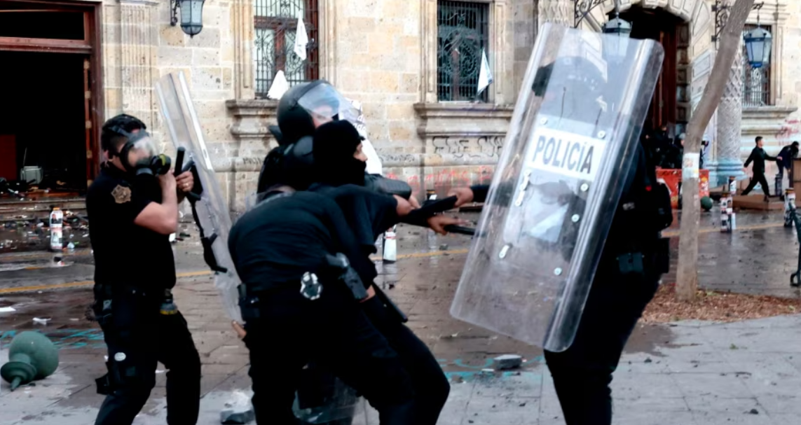 Protesta të çmendura kundër qeverisë  regjistrohen 120 të plagosur