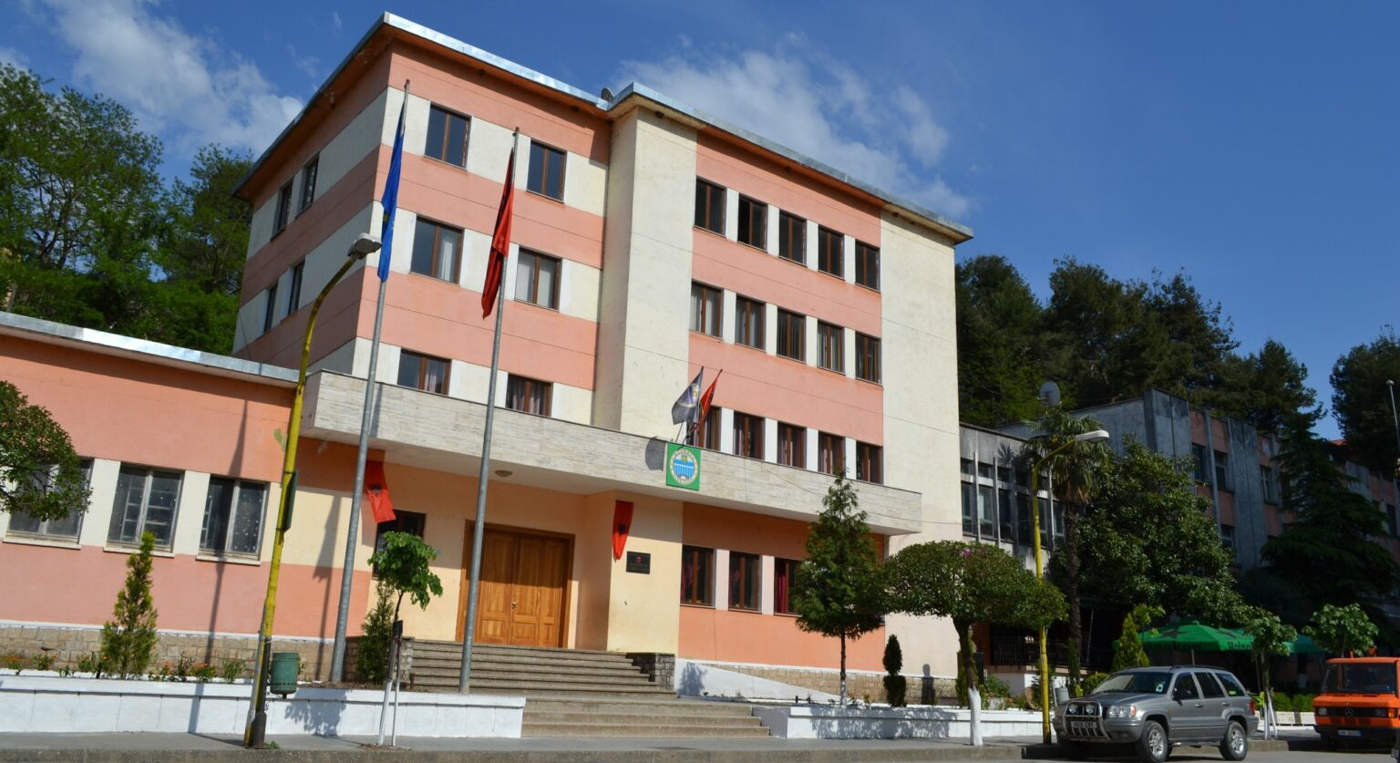 Thirrja e Kryeministrit Rama  dorëheqje masive edhe në Bashkinë e Librazhdit