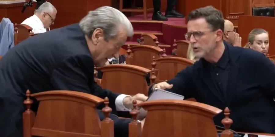 hipokrit-cfare-i-thane-brace-dhe-berisha-njeri-tjetrit-gjate-perplasjes-per-naften-ti-flet-me-mend-di-dhe-italisht-me-mir-se-berlusconi
