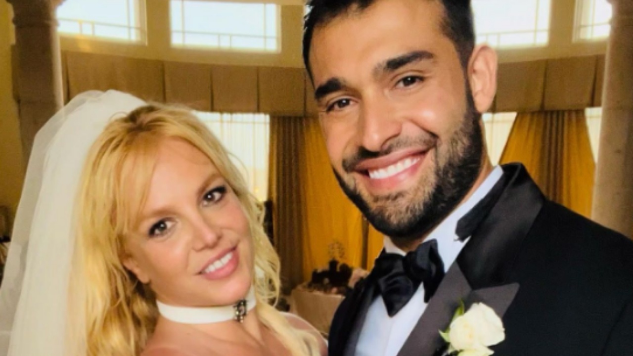 ajo-ishte-e-shtypur-nga-shume-njerez-ish-burri-i-britney-spears-e-krahasoi-ate-me-grate-iraniane