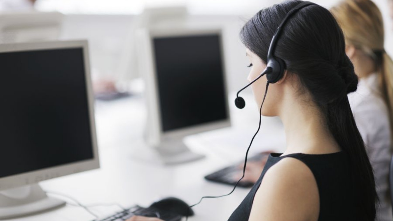 VIDEO/ Suitcases filled with envelopes of money, footage emerges from the operation at a call center in Tirana.