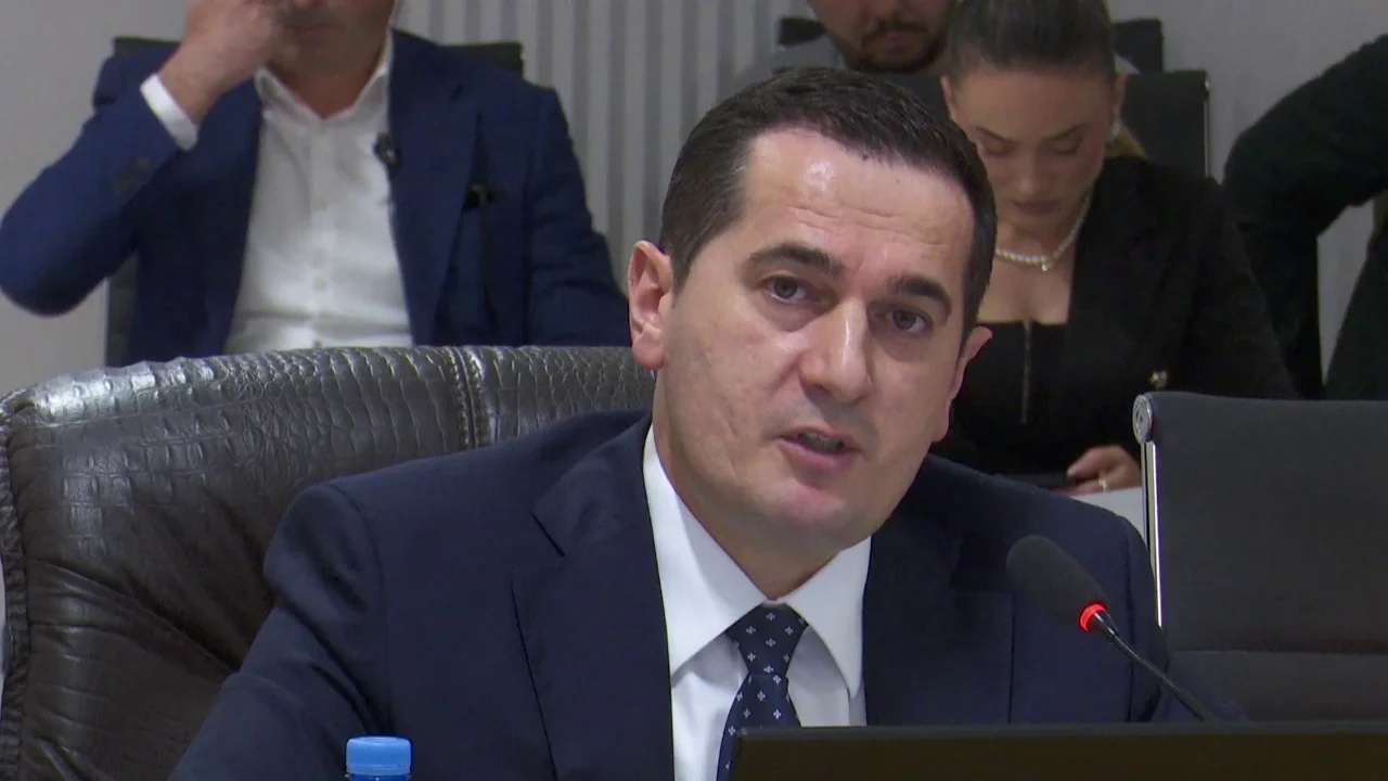 korrupsioni-shqetesues-kreu-i-spak-shperfill-presionin-politik-paralajmeron-hetime-me-te-forta