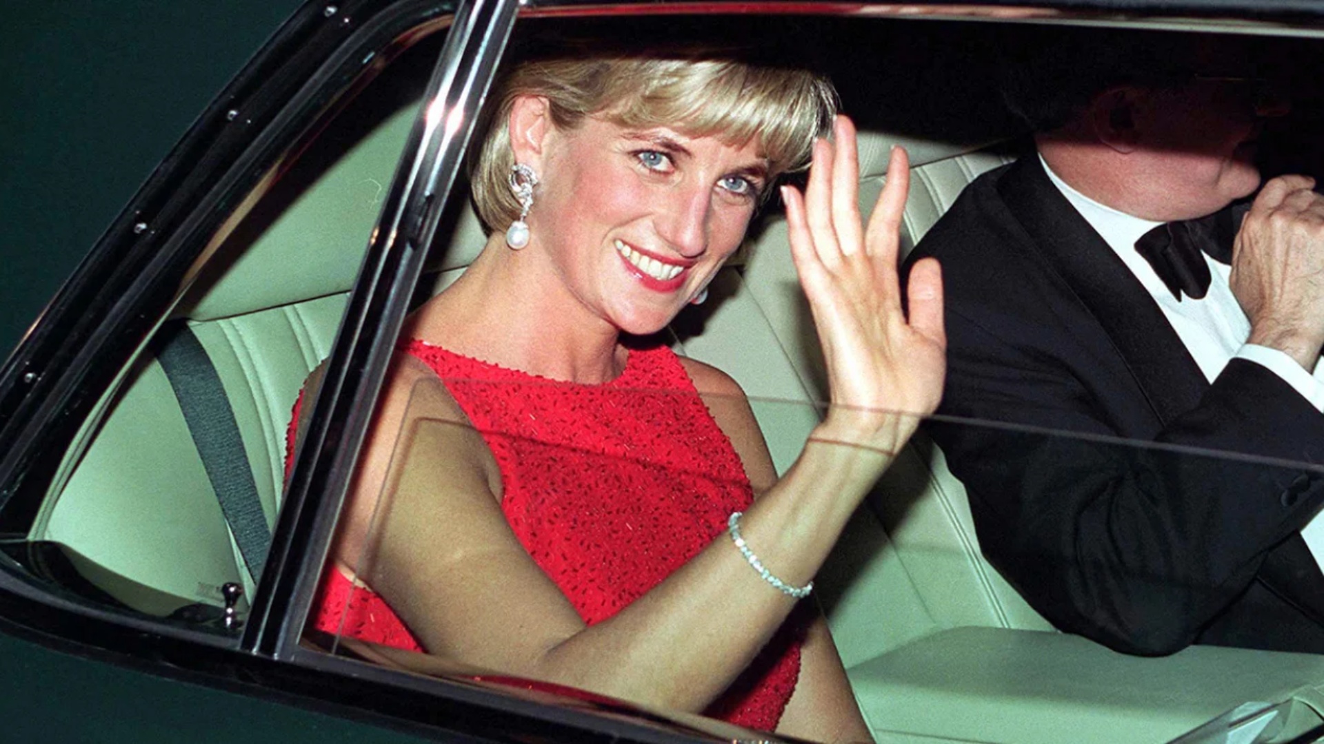 makina-ikonike-e-princeshes-diana-del-ne-ankand-rikthehet-historia-e-fustanit-te-hakmarrjes-dhe