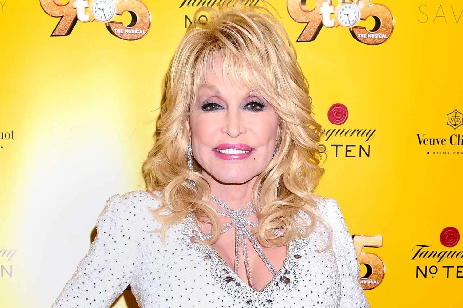 shokuese-pas-vdekjes-se-dolly-parton-plas-sherri-per-trashegimine-saj-menaxheri-akuzon-nipin-e-kengetares-per