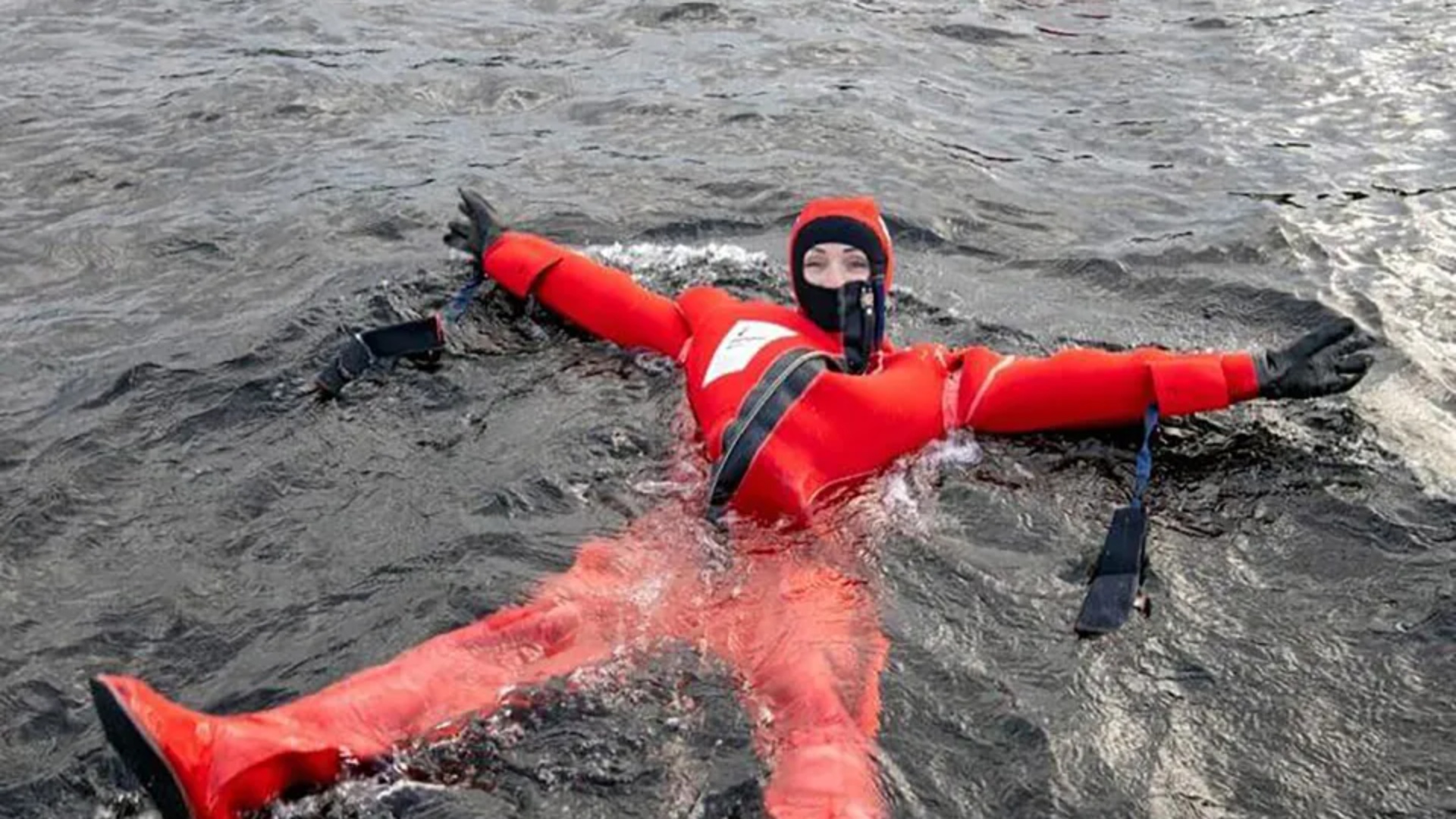 Dyshohet se u mor nga rryma e lumit Turistja ZHDUKET gjatë terapisë  ice floating  në Arktik 