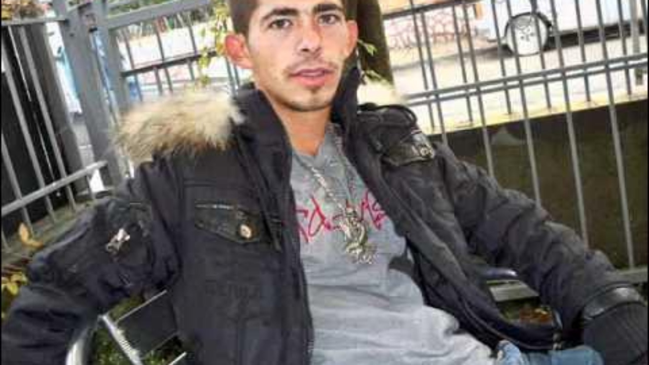 dy-ore-rruge-me-furgonet-zhul-ne-pranga-per-dosjen-plumbi-i-arte-ankohet-i-pandehuri-me-fusin-ne