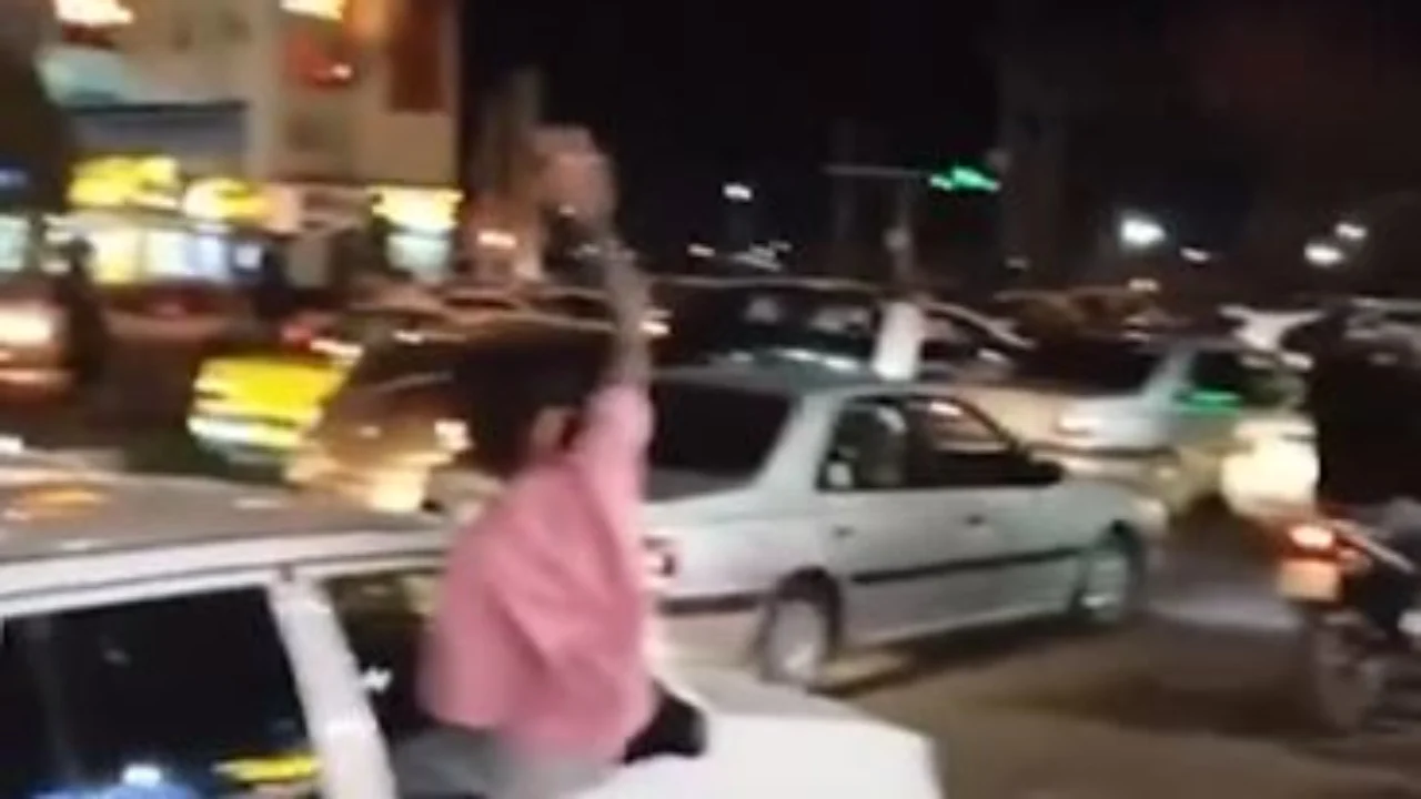 Irani në festë pas vrasjes së Ajatollah Ali Khameneit