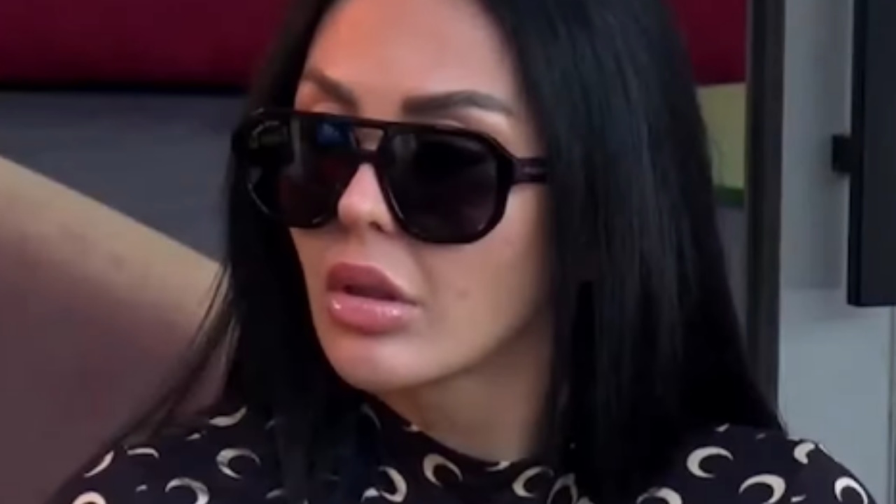 brikena-ka-te-dashur-jashte-edisa-nje-femer-aq-tradicionale-nuk-vishet-ashtu-b-et