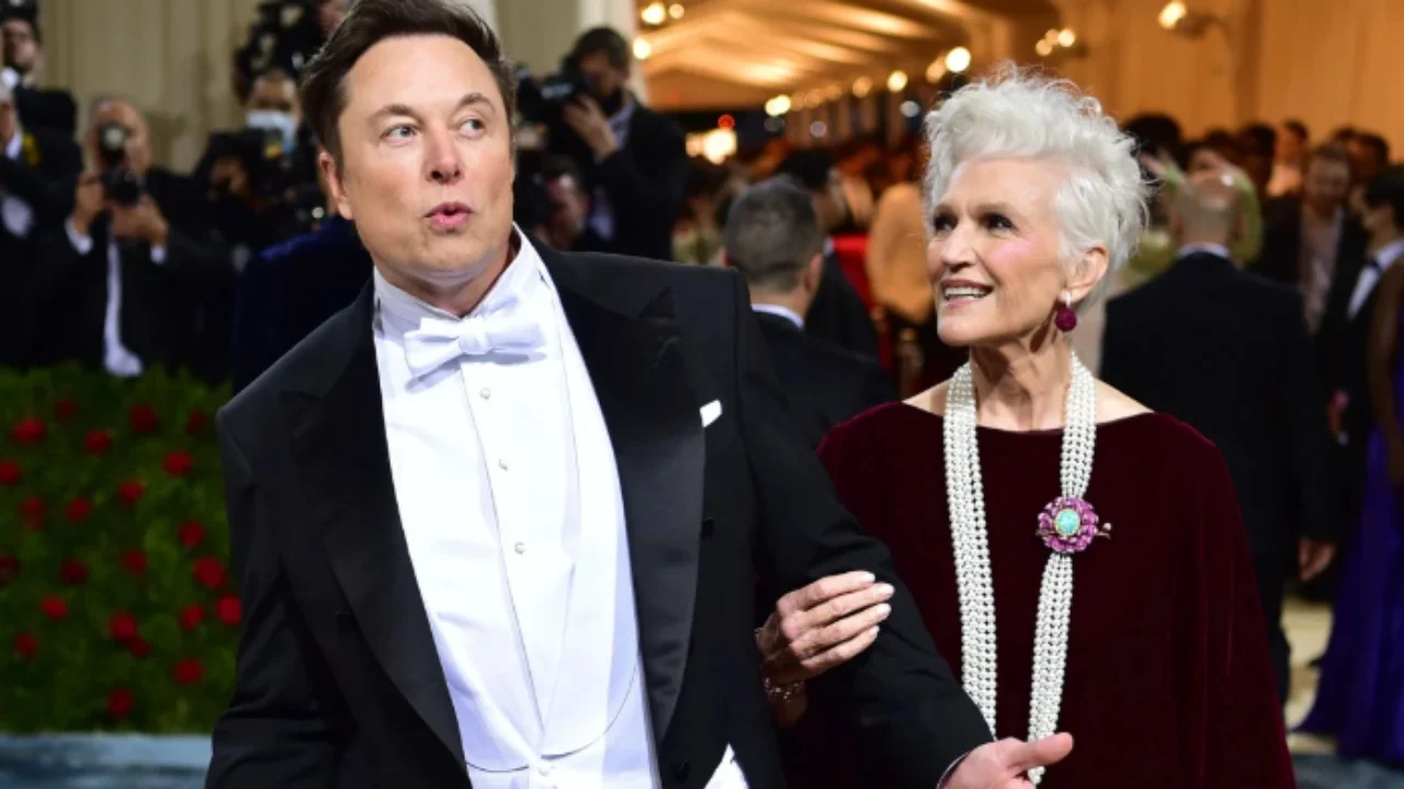 Nëna e Elon Musk habit me deklaratën  zbulon se fle në garazhin e të birit  Është luks   