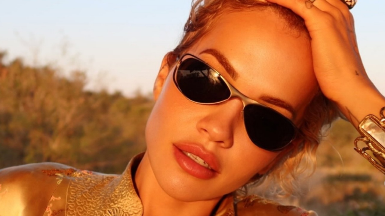 te-lutem-mos-rita-ora-i-thote-lamtumire-veres-me-bikini-me-fotot