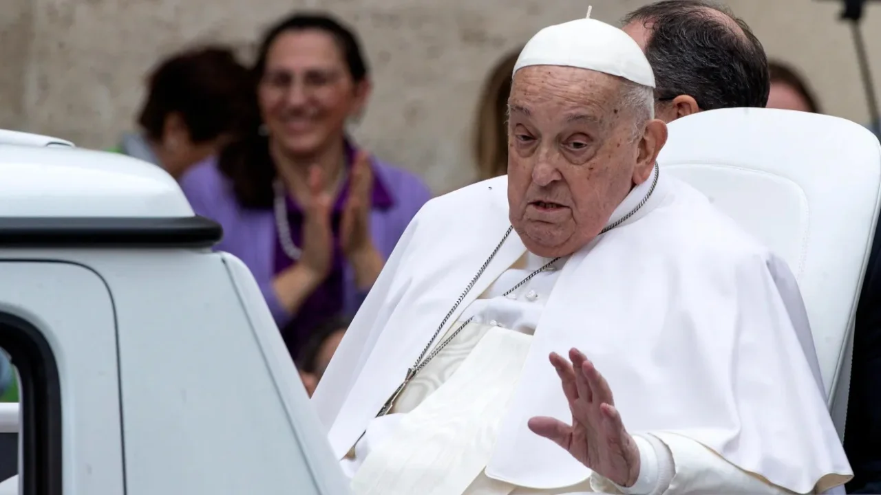  Mund të mos ia dal kësaj here   orët e fundit të Papa Françeskut para se të ndërronte jetë  17 minutat e takimit me JD Vance dhe dhurata për fëmijët e zv Presidentit