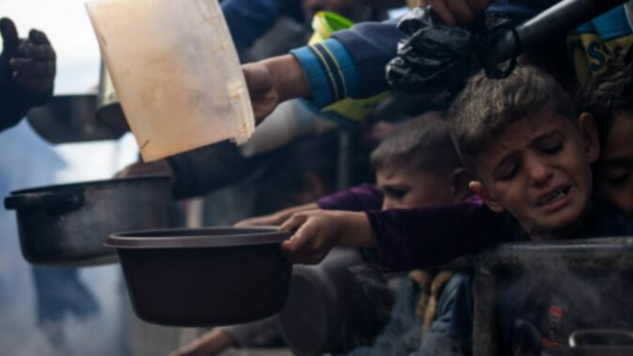 Vdes nga mungesa e ushqimit një fëmijë 4 vjeçar në Gaza  OKB  Uria po përdoret si armë lufte