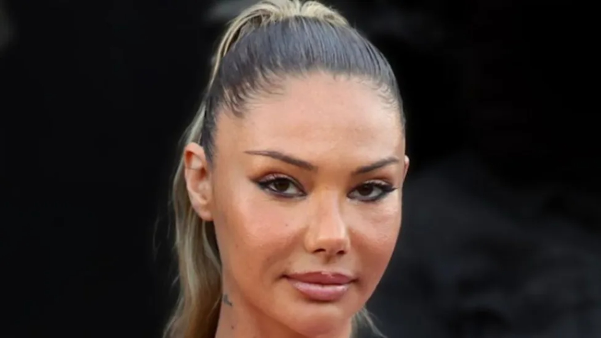 dikur-ne-nje-lidhje-me-justin-bieber-modelja-sahara-ray-nderron-jete-ne-moshen-34-vjecare