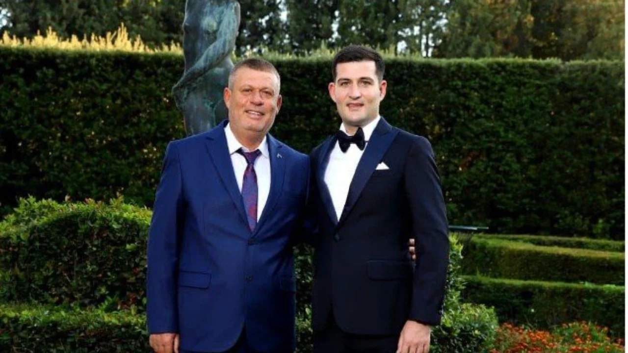 Letra emocionuese  babai i Arbër Hajdarit zbulon një  portret  tjetër të djalit të tij  Je djalë  babë   të delegova kompetencat e   