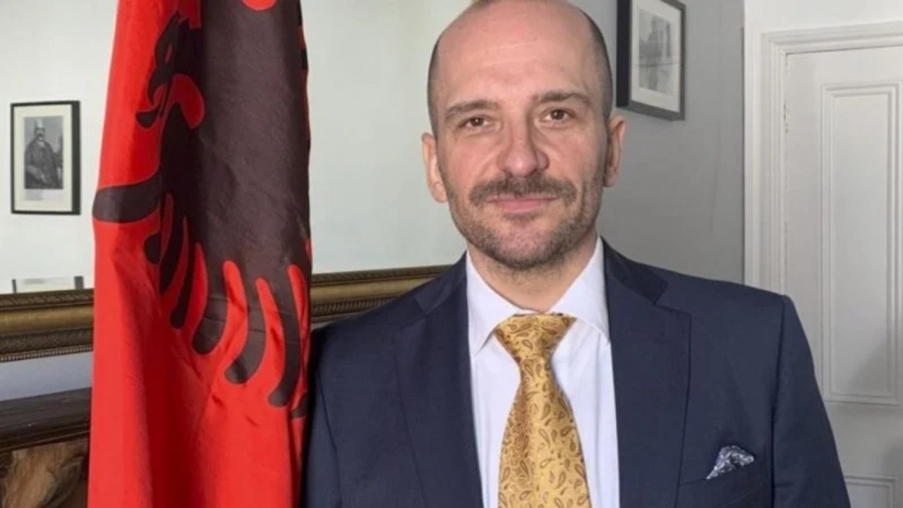 Sa shqiptarë ka në Britaninë e Madhe  Ambasadori Uran Ferizi zbërthen të pavërtetat e Farage dhe Daily Telegraph