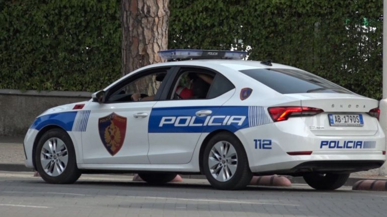 zhduket-13-vjecarja-ne-tirane-nena-alarmon-policine-doli-nga-shtepia-dhe