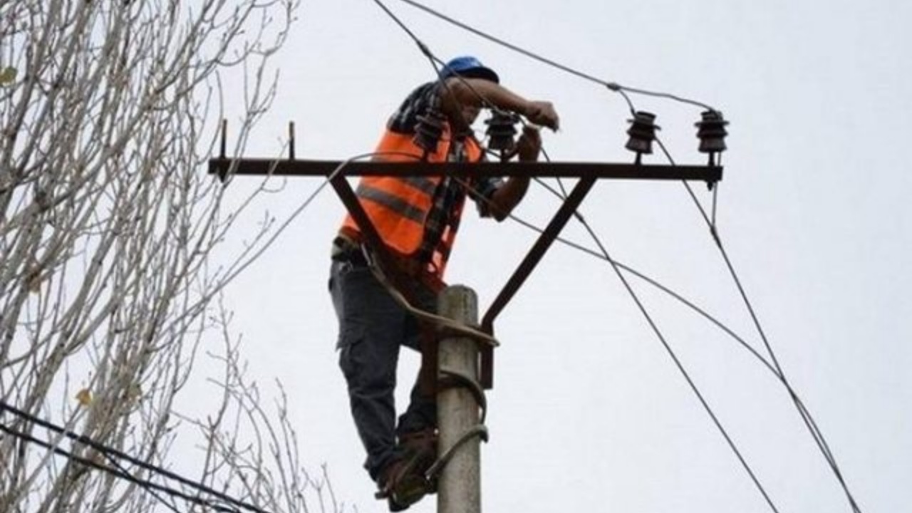 e-rende-ne-mirdite-po-rregullonte-dritat-te-shtepia-e-vjehrrit-por-u-godit-nga-rryma-elektrike-humb-jeten-45-vjecari