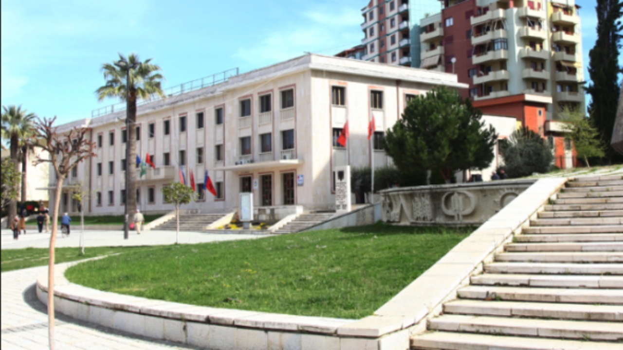 Pas urdhrit të Ramës  Balluku u kërkon drejtorëve të bashkisë Lushnjë dhe kryetarëve të njësive të japin dorëheqjen