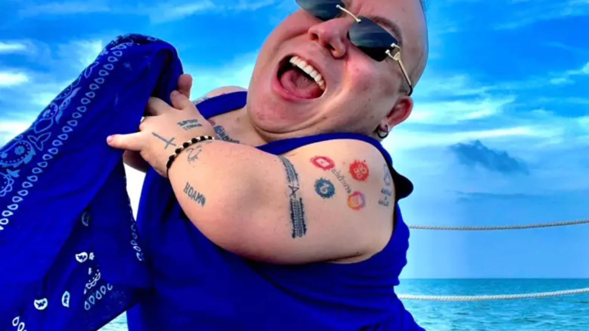 pak-dite-pasi-mbushi-33-vjec-ndau-mesazhin-e-fundit-prekes-shuhet-influenceri-me-shtatshkurter-ne-bote