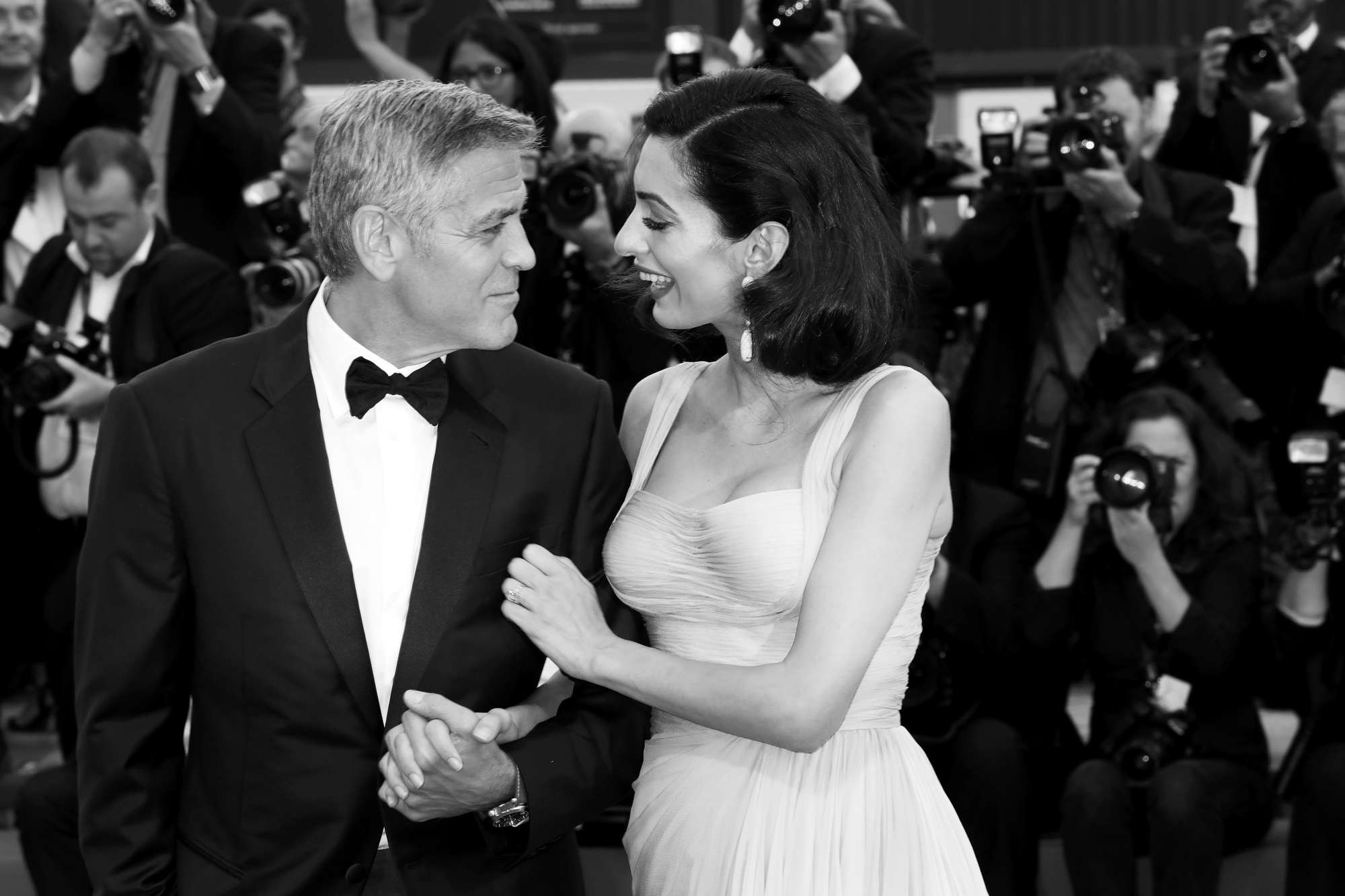 george-dhe-amal-clooney-moren-shtetesine-franceze-qeveria-ka-dy-fjale-per-te-thene