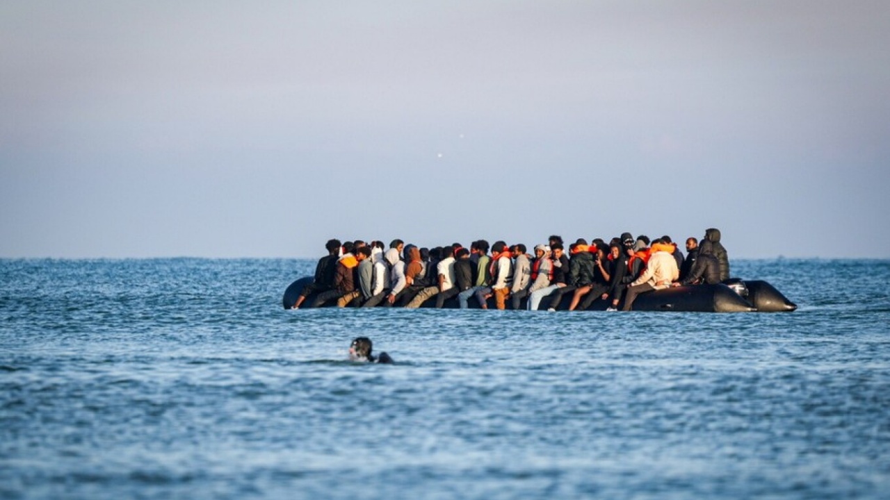 Mrekulli në momentet e fundit  Shpëtohen nga mbytja 106 emigrantë në kanalin La Mansh