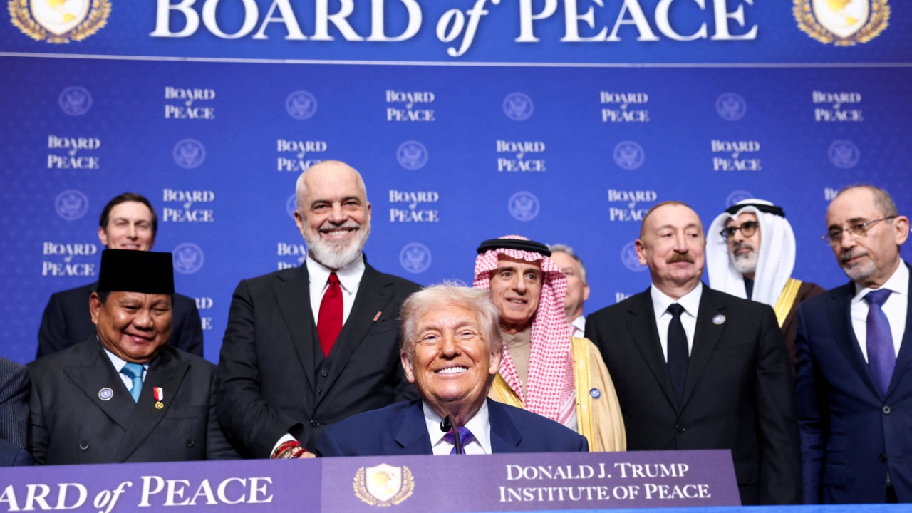 bordi-i-paqes-i-trump-nje-mashtrim-financial-times-nuk-ka-mbledhur-asnje-fond-per-rindertimin-e-gazes