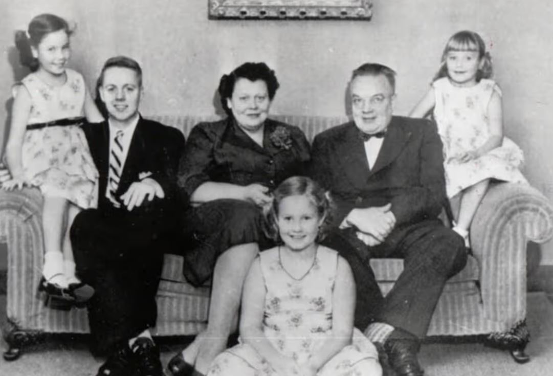 prej-dekadash-nje-mister-zbulohet-fati-i-4-prej-anetareve-qe-u-zhduken-se-bashku-me-automjetin-qe-udhetonin