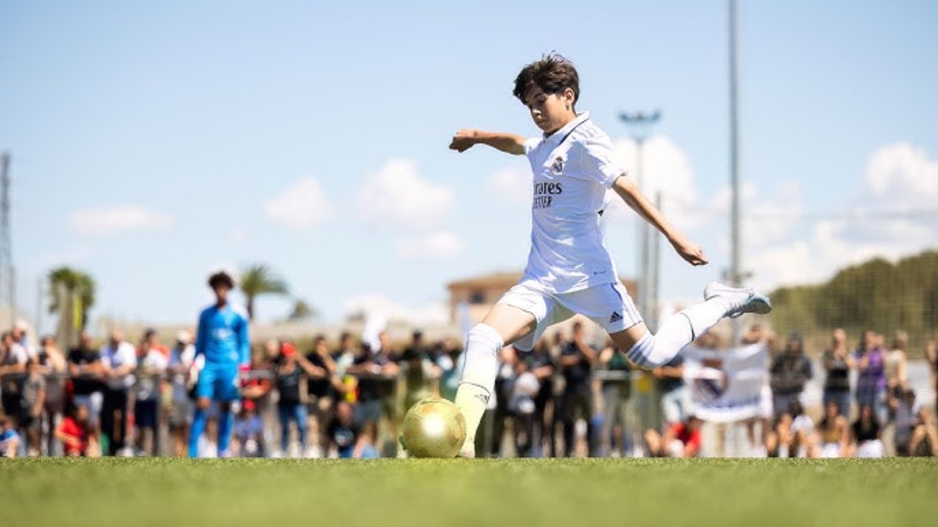 75 milion euro klauzola e largimit  Reali i Madridit blindon 16 vjeçarin   