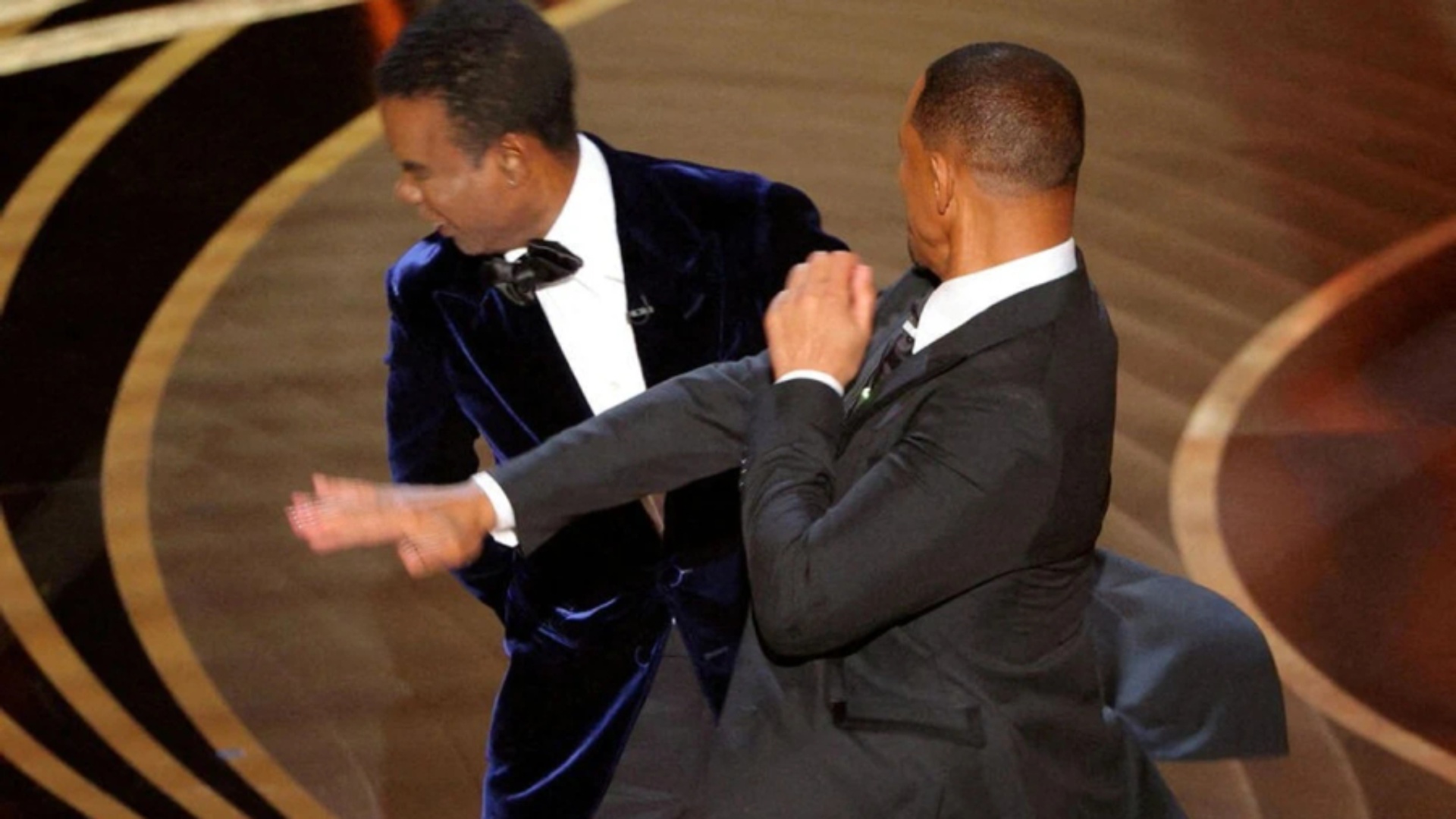 pasi-will-smith-e-goditi-me-shuplake-chris-rock-zbulon-kushtin-per-t-u-rikthyer-ne-oscars