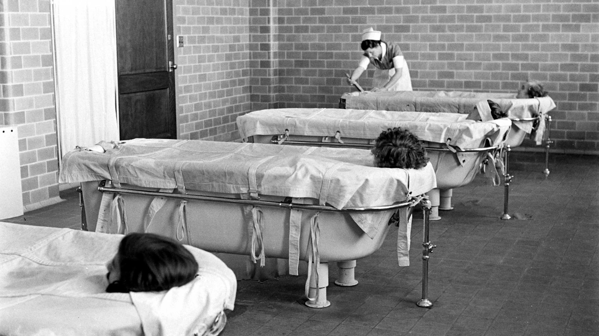 historia-qe-ka-habitur-boten-u-shtrua-tri-here-ne-spital-psikiatrik-me-pas-u-be-nje-nga-shkrimtaret-me-te-lexuar-ne-bote