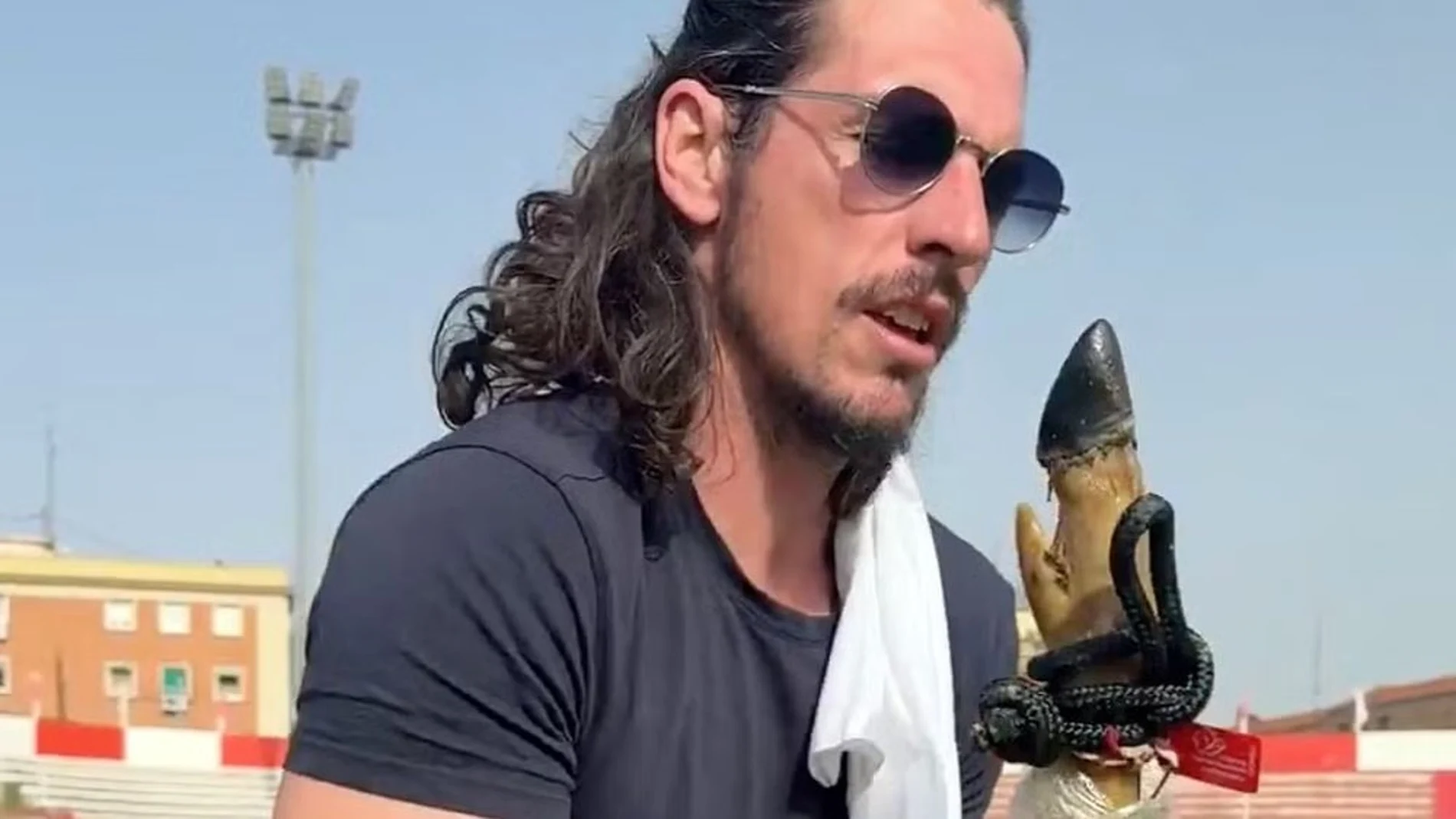 VIRAL VIDEO/Club president chased by Muslim players: "Eat pork..."