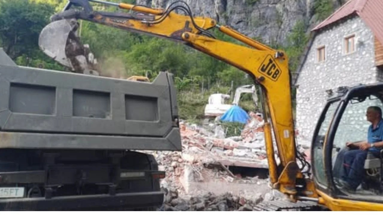  Janë shembur mbi 100 ngrehina   Aksioni në Theth  Rama  Forcat e xhenjos nuk do largohen pa hequr dhe   