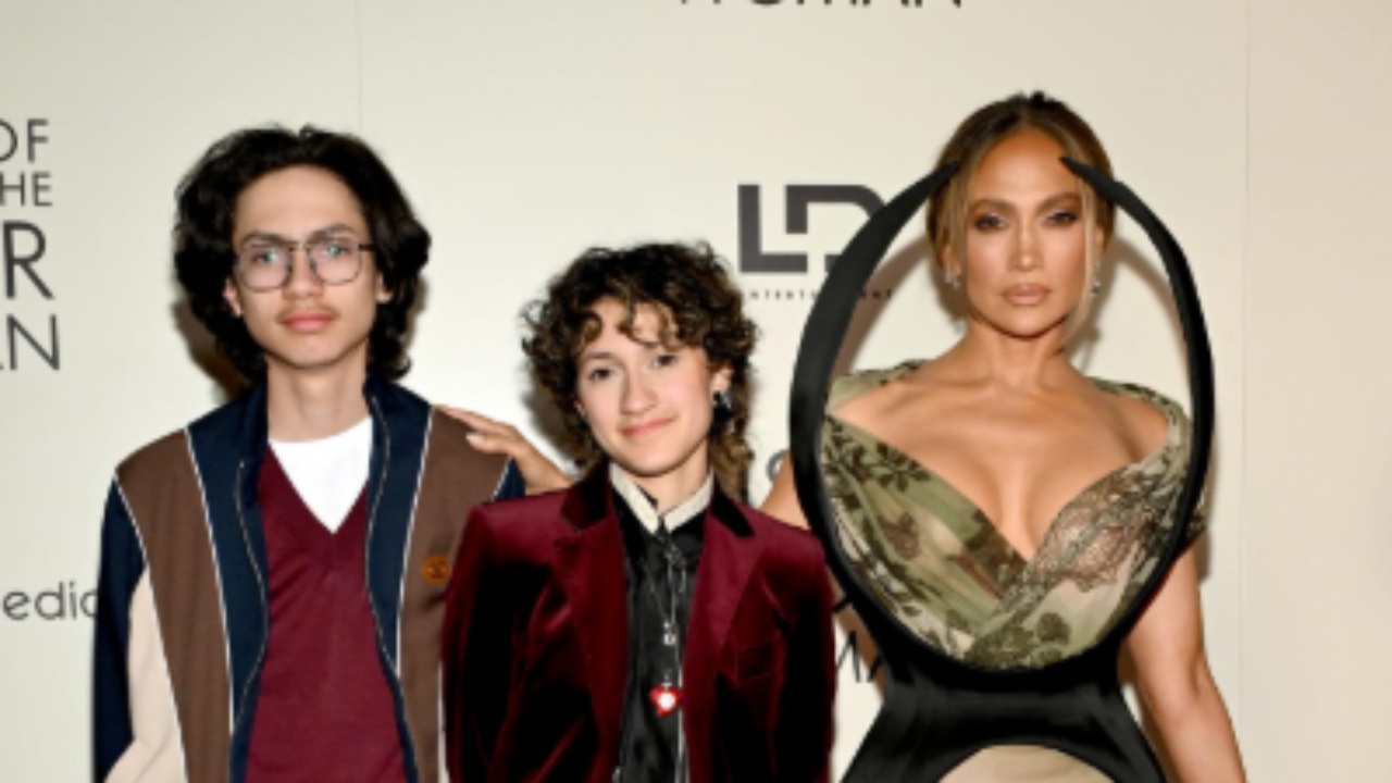 momentet-prekese-nga-diplomimi-i-binjakeve-te-saj-jennifer-lopez-nuk-i-mbajti-dot-emocionet