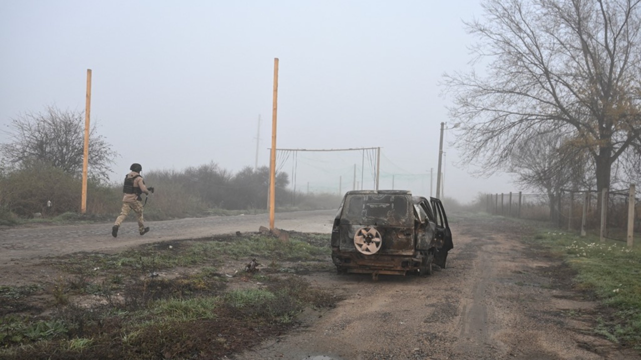 Rusia ekzekuton dy ushtarë ukrainas të kapur rob  Kievi hakmerret duke i vrarë