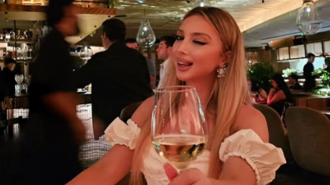 skandaloz-sikur-e-kishte-blere-te-medreseja-stilisti-i-njohur-per-veshjen-e-lornes-diva-ishte-nje-term-qe