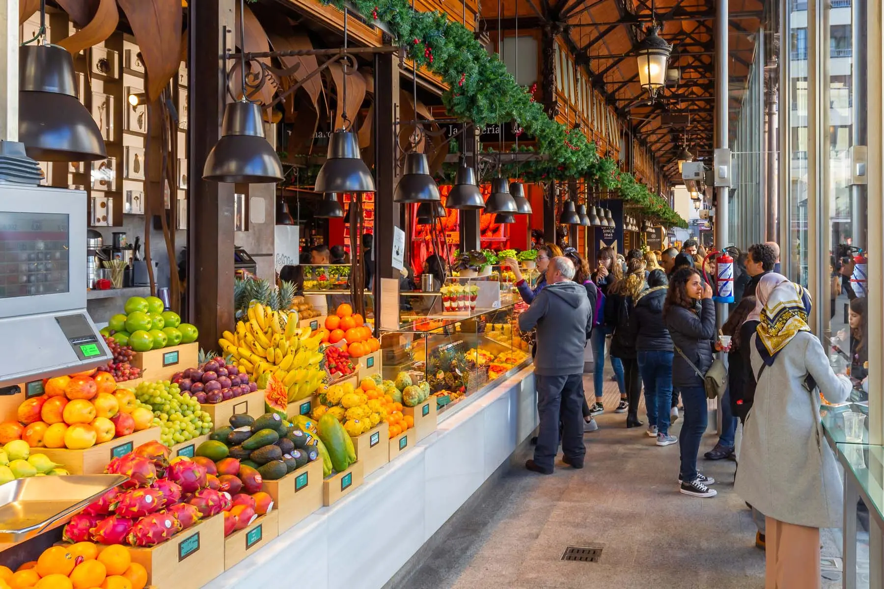 konsumoi-3-kafe-ne-supermarketin-ku-punonte-pushohet-nga-puna-gjykata-i-jep-punonjesit