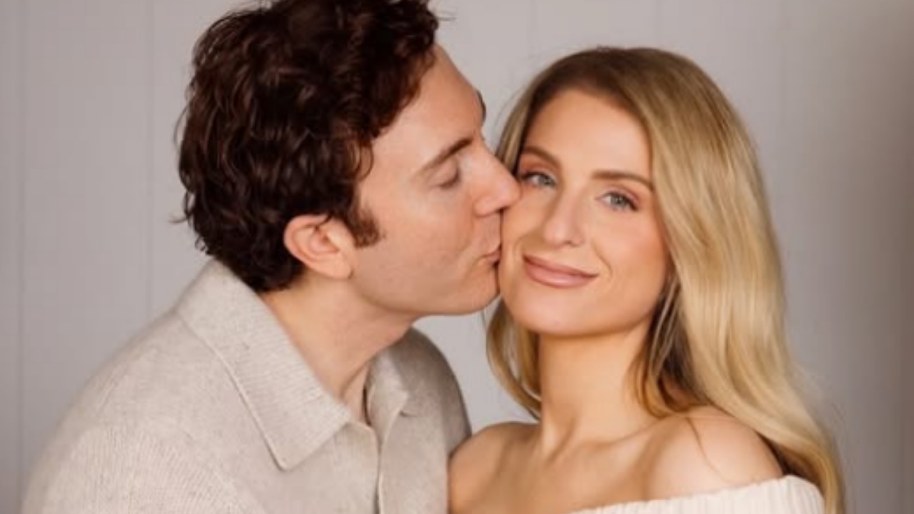 qaja-cdo-nate-u-kritikua-per-lindjen-e-vajzes-me-nene-zevendesuese-kengetarja-rrefen-momentet-e-veshtira