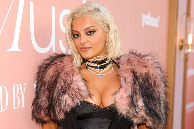 bebe-rexha-nese-nje-djale-del-ne-takim-me-mua-dhe-me-kerkon-te-paguaj-gjysmen-e-fatures-nuk-do-te